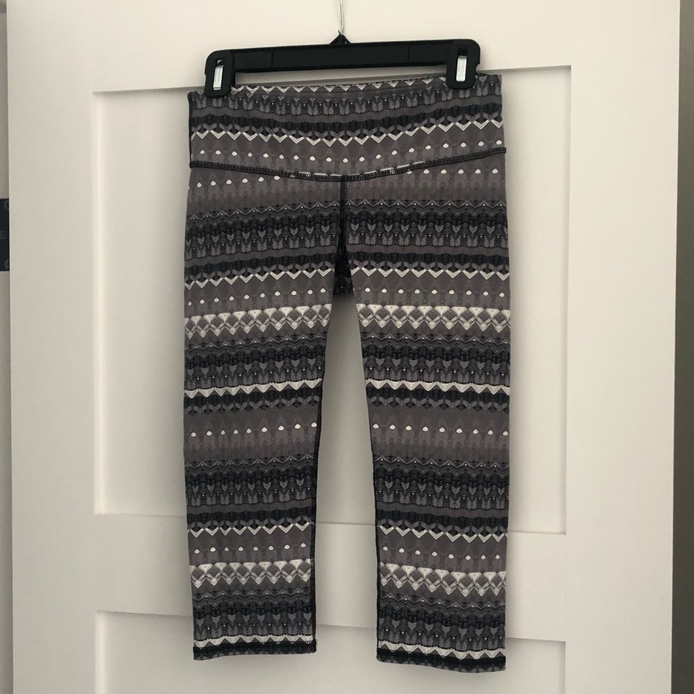 Alo cropped gray, white and black yoga pants Small
